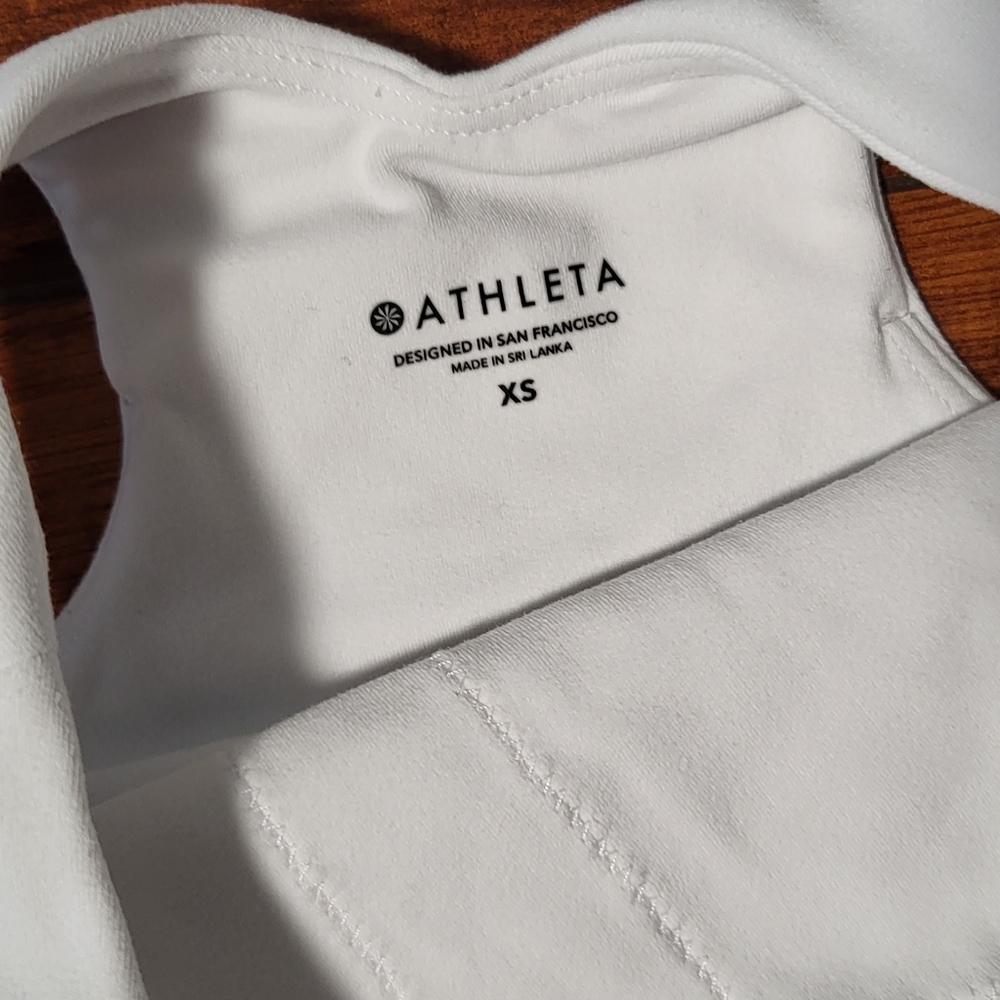 Athleta sports top. Cropped.   XS - Picture 3 of 6